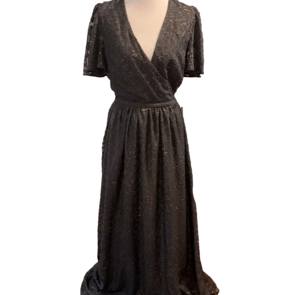 ModCloth NWT Women’s Stay A Little Longer Maxi Wrap Dress Black Metallic Thread